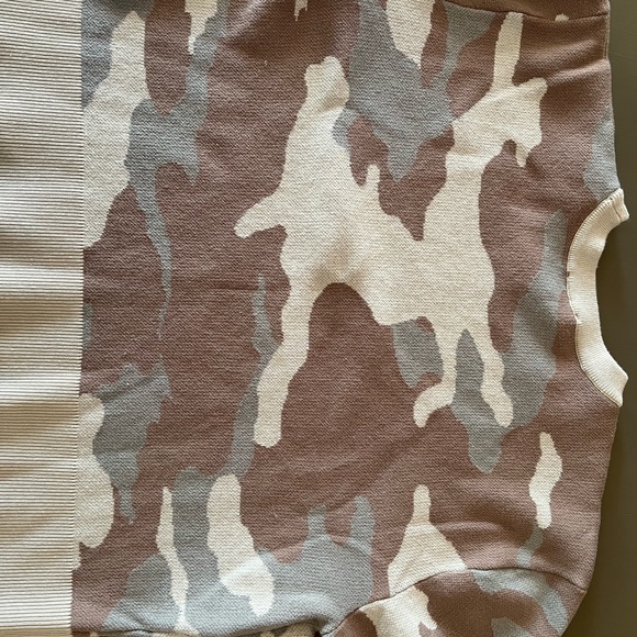 Tan camo print DKNY sweater XL - Picture 3 of 5